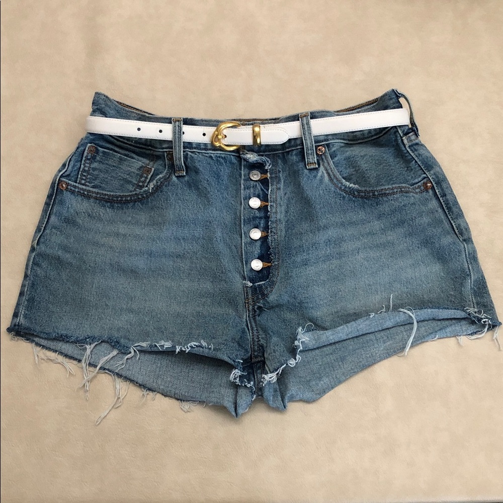 LEVI’S 501 Blue Denim Button-Fly Women's Shorts size 32 waist